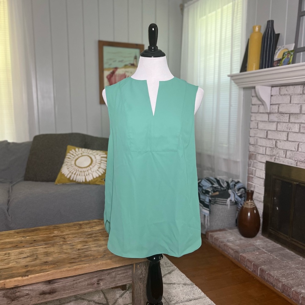 H&M green v neck tank slight high low